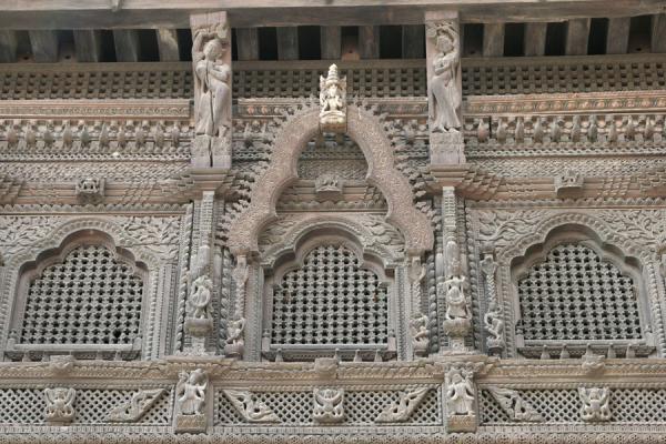 Photo de Close-up of wooden windows of the Old Royal PalaceKatmandou - NÃ©pal