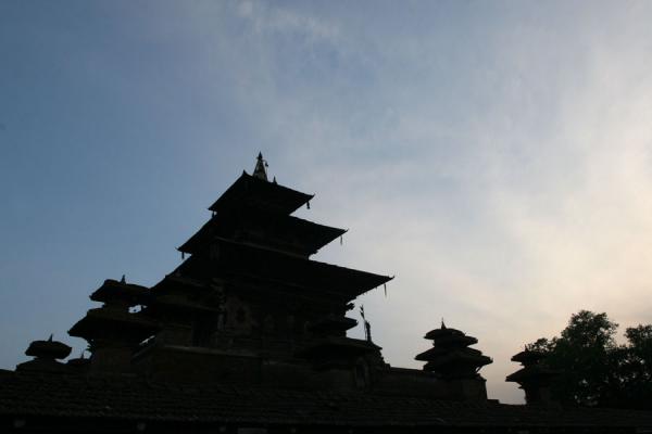 Photo de Silhouettes of temples at Makhan Tole at sunsetKatmandou - NÃ©pal