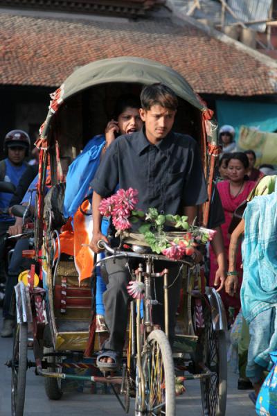 Photo de Woman on the phone in bicycle rickshawKatmandou - NÃ©pal