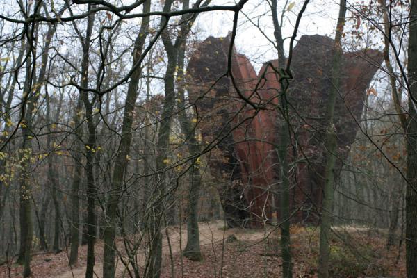 Enormous metal structure by van de Wint: View | Kröller Müller Sculpture Garden | Netherlands