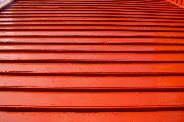 Foto de Looking up one of the wooden housesBergen - Noruega
