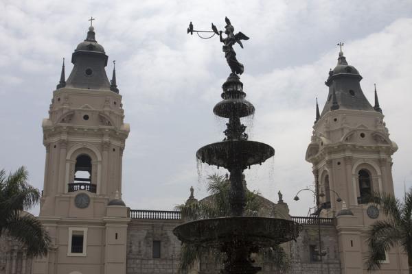 Bronze statue and cathedral at Plaza de Armas, Peru