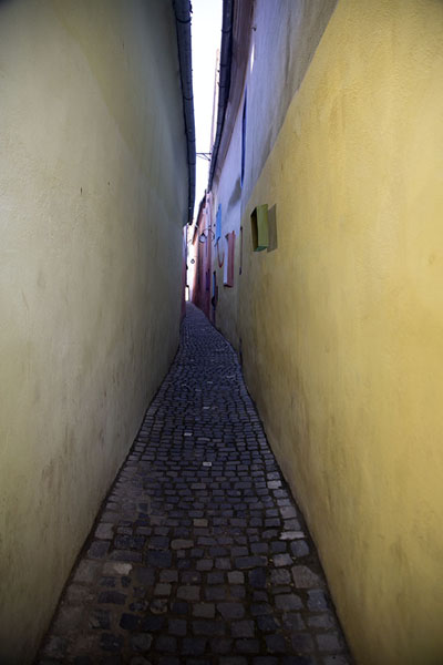 Strada Sforii, or Rope Street, the narrowest street of Brașov | Brașov | Rumania