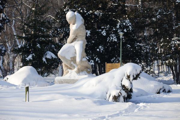 Foto van Statue of a giant in Carol ParkGeghard klooster - ArmeniÃ«