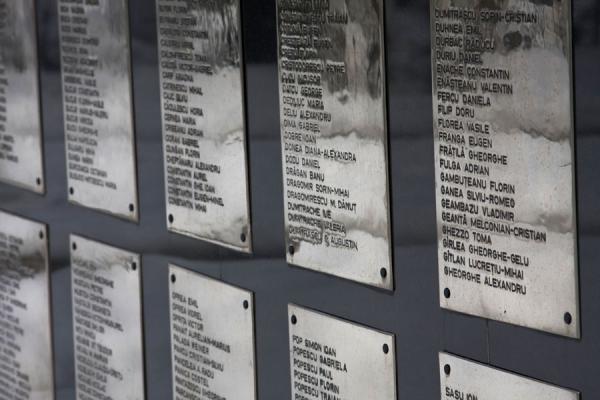 Close-up of names of the heroes of the 1989 Revolution | Cementerio de los Heroes de la RevoluciÃ³n | Rumania