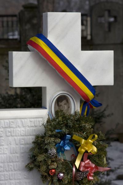 Church of the Martyr Heroes in the Cemetery of the Heroes of the Revolution | Cementerio de los Heroes de la RevoluciÃ³n | Rumania