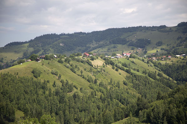 The ridge on which Peștera is located | Pueblos Kalibash | Rumania