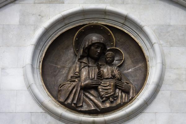 Photo de Mother Mary and Christ sculpted on a wall of the cathedralChateau de Orava - Slovaquie