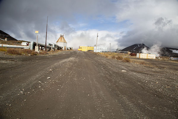 The track at the geothermal installations near the small Valley of the Geysers | Mutnovsky Valley of Geysers | Rusland