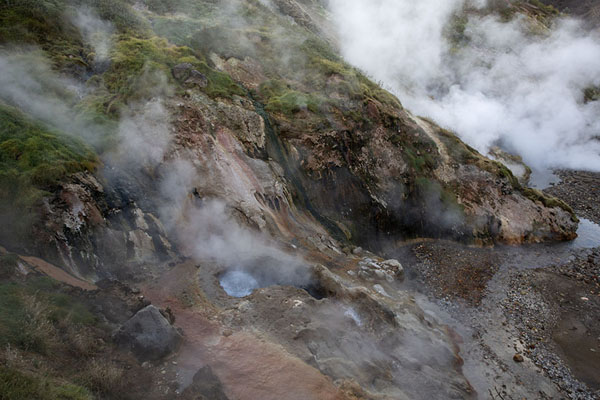 Photo de The part of the Valley of the Geysers at the Big GeyserVallÃ©e des Geysers - Russie