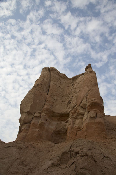 Foto di Looking up part of Al Qara mountainAl Hofuf - Arabia Saudita