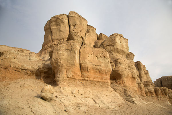 Foto di Rock formation on the south side of Jebel Qara in the late afternoonAl Hofuf - Arabia Saudita