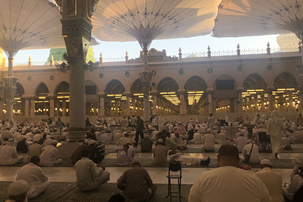 The prayer courtyard with umbrellas adjacent to the Rawdah with the green dome visible in the background, Medina mosques, Saudi Arabia