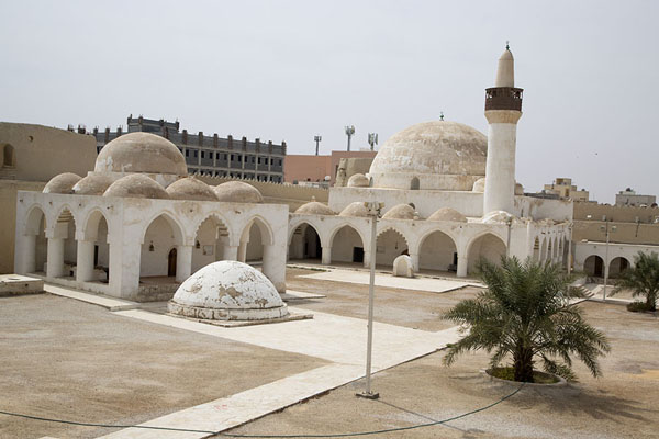 Foto di Quba mosque seen from the top of the wall of Qasr IbrahimAl Hofuf - Arabia Saudita