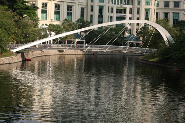 Jiak Kim bridge spanning Singapore River in the early morning, Singapore River, Singapore