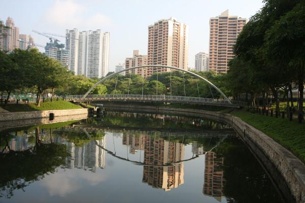 Modern Robertson bridge over Singapore River, Singapore River, Singapore