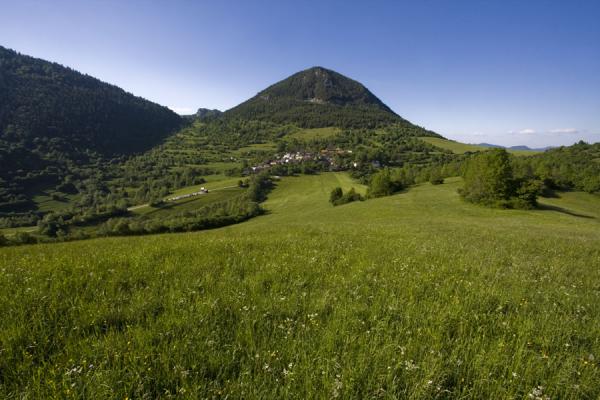 The pretty surroundings of Vlkolínec | Caminata Cervino | Suiza