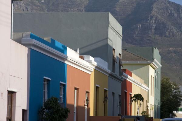 Street in Bo-Kaap with Table Mountain in the background | Bo-Kaap | South Africa