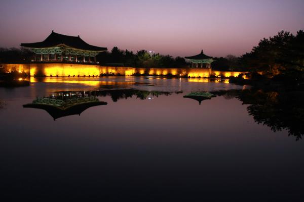 Night falls over Anapji Pond | Gyeongju | CorÃ©e du Sud