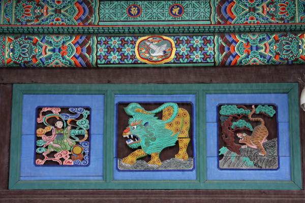 Detail of decoration outside the Great Hero Hall of Jogyesa, South Korea