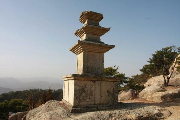 Photo de Three-storey stone pagoda at YongjangsaGyeongju - CorÃ©e du Sud