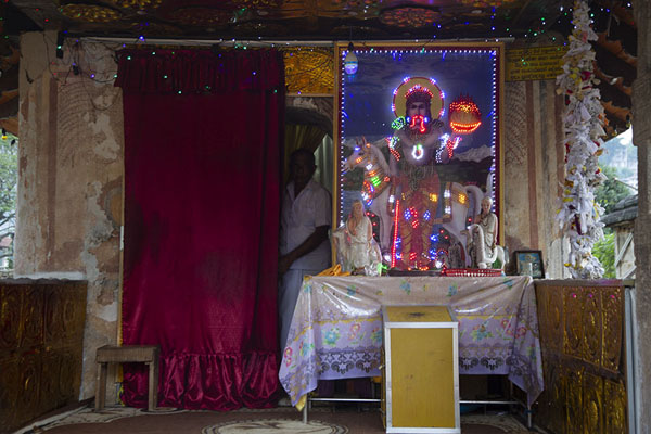 Foto di Shrine to the west of the Temple of the Sacred ToothKandy - Sri Lanka