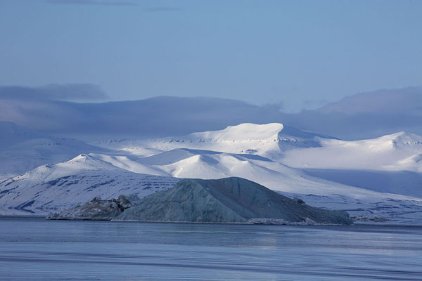 Iceberg and snow-covered mountains near Mohnbukta | Mohnbukta | 