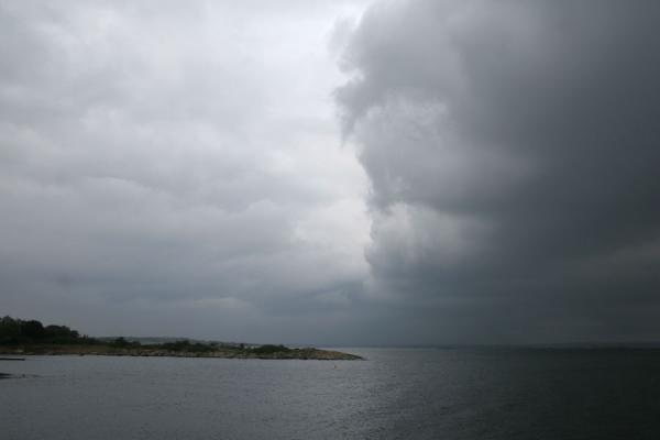 Foto di Dark clouds gathering above Gothenburg archipelagoArcipelago di Gothenburg - Svezia