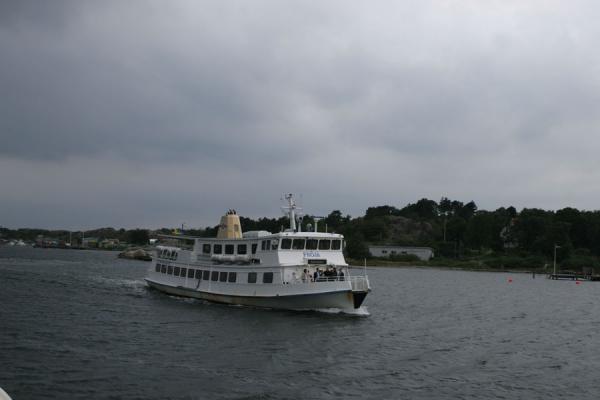 Foto di Boat plying the waters of Gothenburg archipelagoArcipelago di Gothenburg - Svezia