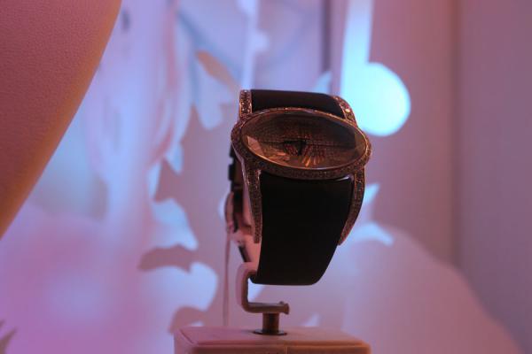 Foto van Watch in window in GenevaGenÃ¨ve - Zwitserland
