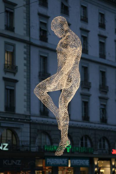 Foto de Not a ghost, but a work of art floating through the airGinebra - Suiza