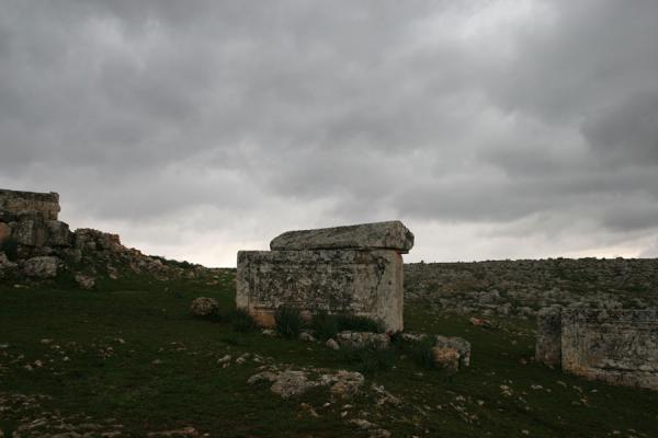 Sarcophagus with opened lid under a dark grey sky in Serjilla | Serjilla | Syrie