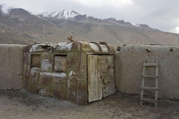 Recycling of old materials in a house in Bulunkul | Bulunkul | Tajikistan