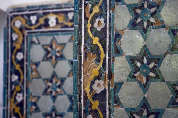 Foto de Detail of the tilework inside the Abdullatif Sultan medressaIstaravshan - TayikistÃ¡n