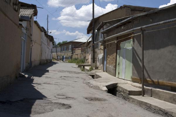 Foto de One of the streets of the old town of IstaravshanIstaravshan - TayikistÃ¡n