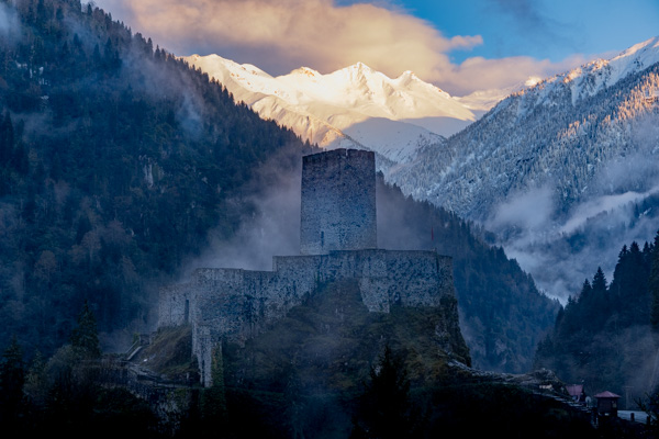 The medieval castle of Zilkale in the late afternoon | Fırtına Vallei | Turkije