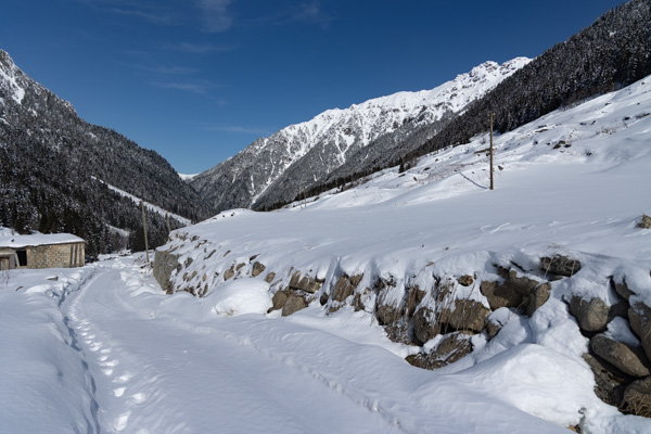 Snowy Elevit valley basking in the sun | Fırtına Vallei | Turkije