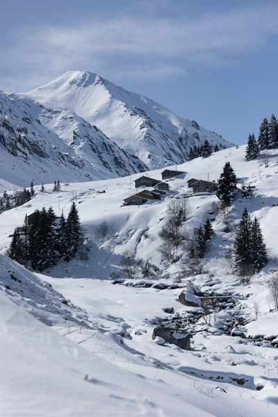 The summer village of Elevit covered in a thick layer of snow | Fırtına Vallei | Turkije