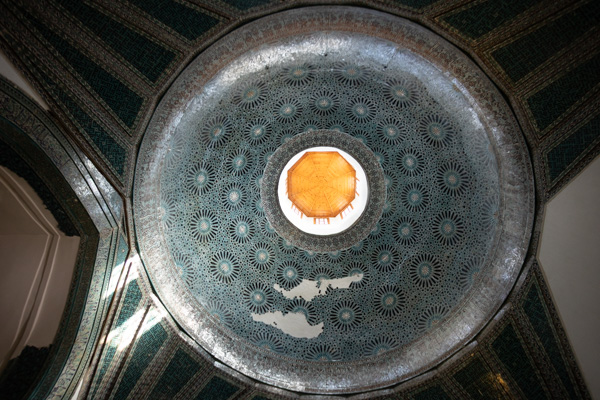 Foto van Tiled dome interior of the Karatay Madrasa in KonyaKonya - Turkije