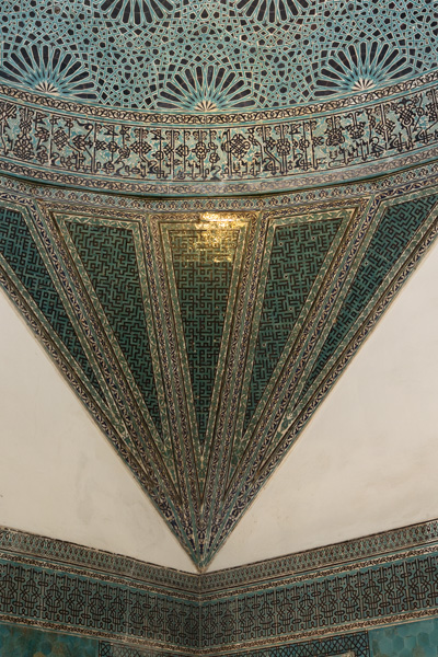 Foto van Seljuk tilework detail inside the Karatay Madrasa, KonyaKonya - Turkije