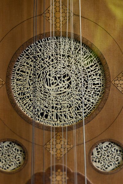Intricate calligraphic rosette on a traditional oud in Konya | Konya | Turkije
