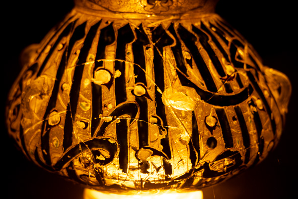Foto van Glowing Islamic calligraphy on a lamp in the Mevlâna MuseumKonya - Turkije