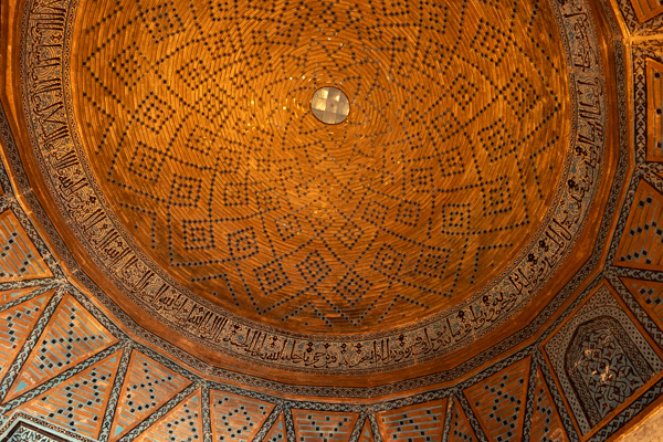 Foto van Looking up the cupola of Gök MedreseSivas - Turkije