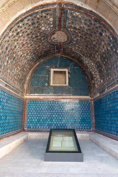 Foto van One of the decorated spaces in the Double Minaret madrasaSivas - Turkije