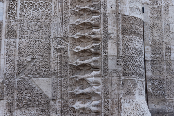 Foto van Detail of the Çifte Minareli Madrasa with intricately decorated sandstone Seljuk artSivas - Turkije