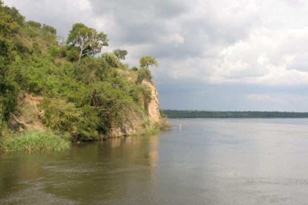 Some of the cliffs on the river Nile | Victoria Nijl | Oeganda