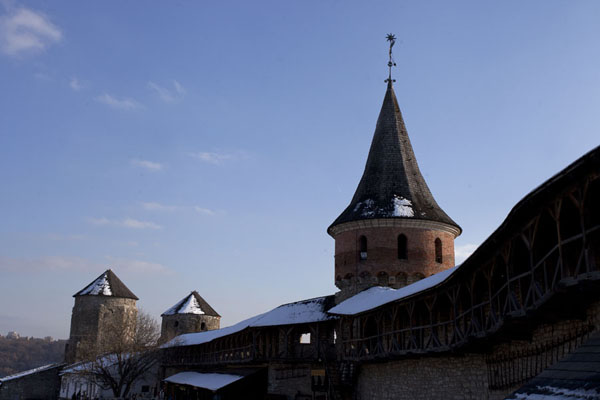 Looking up the wall and towers of the fortress of Kamyanets-Podilsky | Kamyanets-Podilsky fort | OekraÃ¯ne