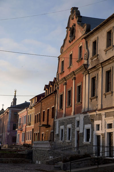 Row of houses on the northern side of the Polish market square | Kamyanets-Podilsky oude stad | OekraÃ¯ne