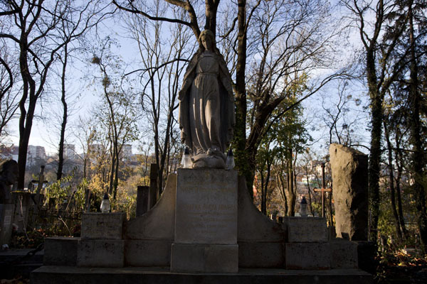 One of the hundreds of statues adorning a grave at Lychakiv cemetery | Lychakiv cemetery | Ucraina