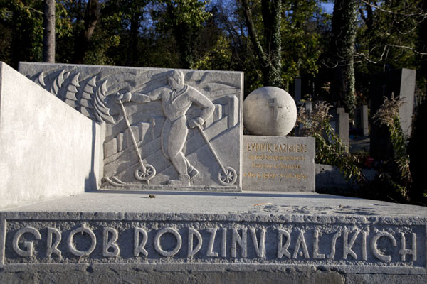 Tomb of a sportsman at Lychakiv Cemetery | Lychakiv cemetery | Ucraina